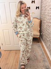 Load image into Gallery viewer, Wide Open Spaces Jogger
