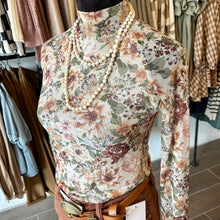 Load image into Gallery viewer, Bloom With Grace Top |Cream|
