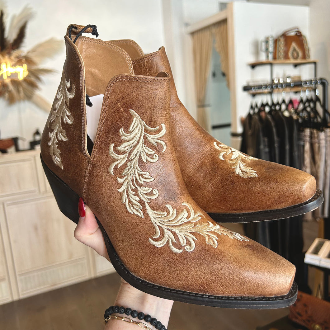 Caramel Dream Myra Boots